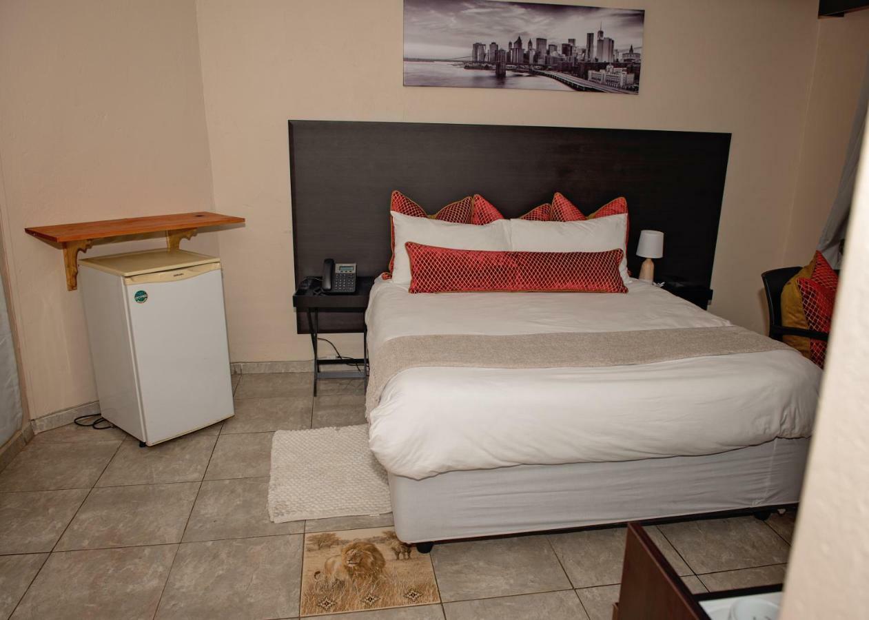 Savannah Guest House Πολοκουάνε Εξωτερικό φωτογραφία