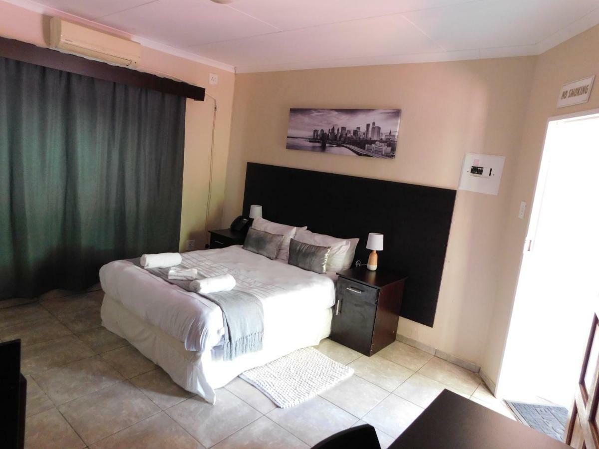 Savannah Guest House Πολοκουάνε Εξωτερικό φωτογραφία
